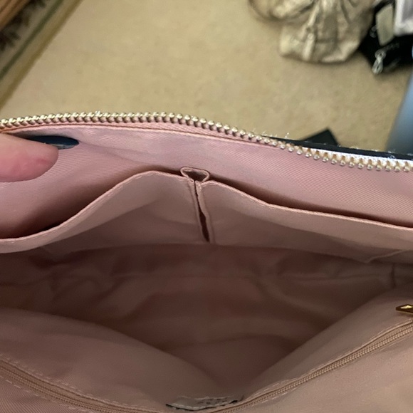 Womens pink leather crossbody bag - Picture 4 of 5